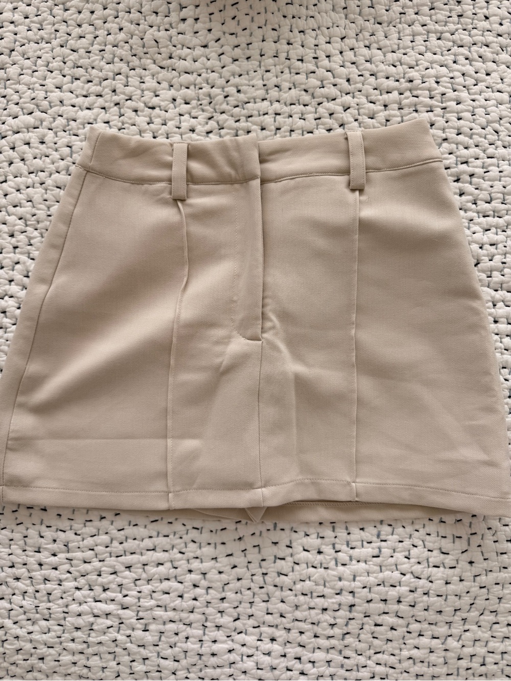Chic DISSH ecru skort. Size 4